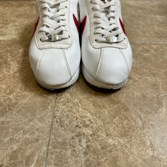 Nike snickers . Excellent condition . - Picture 2 of 6